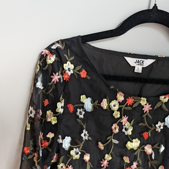 Large Jack by BB Dakota black and floral top - Picture 3 of 4